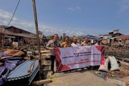 Bantu pulihkan kondisi pasca kebakaran, SKK Migas-PetroChina berikan bantuan di Desa Sungai Itik, Kecamatan Sadu, Tanjab Timur