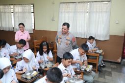 Polda Sumut salurkan 647 paket MBG  kepada pelajar di Medan