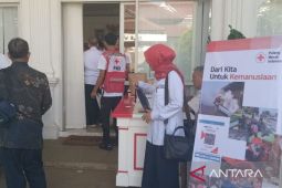 Pemkab Cianjur menyerahkan hasil bulan dana kemanusiaan ke PMI Rp1 miliar