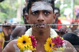 Tradisi Tusuk Lidah umat Hindu di Medan