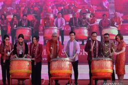 Gibran pukul Loku peresmian Cap Go Meh di Singkawang