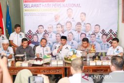 Bupati dan Kapolres Madina beri kejutan pada syukuran HUT PWI ke-79