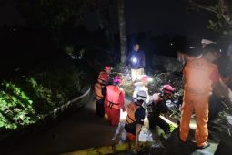 Tim SAR gabungan evakuasi jasad korban cuaca ekstrem di Lombok Timur