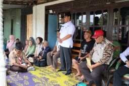 Nukman tinjau lokasi kebakaran di Kecamatan Way Tenong Lampung Barat