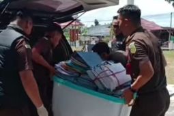 Geledah kantor DPKP Kobar, Kejari sita banyak dokumen