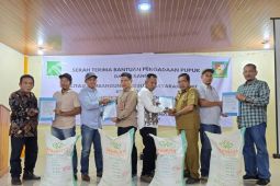 Lonsum serahkan 31.604 Kg pupuk untuk petani di Simalungun