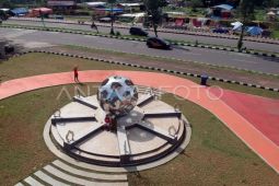 Ruang terbuka Tugu Bola Stadion Pakansari Bogor