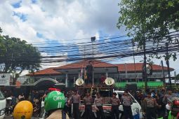 Massa tuntut keadilan kasus Hasto Kristiyanto di PN Jaksel