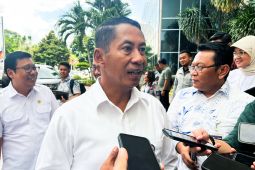 Dirut Bulog Mayjen TNI Novi Helmy saat ditanya tentang keaktifannya sebagai prajurit