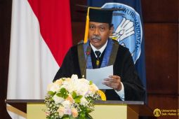 Guru Besar UI tawarkan penghitungan tanpa dekomposisi gelombang parsial pada keilmuan fisika nuklir