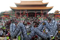 Bakar sembilan naga di Singkawang