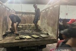 Kasus pengangkutan ratusan balok timah ilegal di Bangka Barat masuki tahap dua