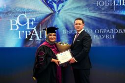 Kepala UI GreenMetric Riri Fitri Sari raih gelar Honorary Professor dari RUDN Rusia