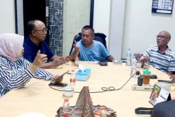 Awali HPN 2025, PWI Jatim gelar jalan sehat berhadiah umroh