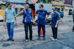Bupati tinjau langsung perbaikan jalan akses Gerbang Tol Karawang Timur