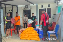 Dinsos dan BPBD Manokwari beri bantuan warga korban puting beliung