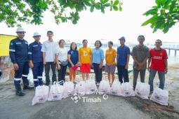 PT Timah serahkan bantuan paket sembako ke korban banjir Desa Lumut