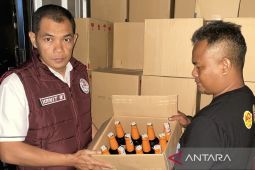 Polresta Bandung sita ribuan botol minuman keras siap jual