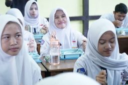 2.027 siswa nikmati Makan Bergizi Gratis  perdana di Kabupaten Sambas