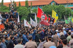 Mahasiswa gelar unjuk rasa di DPRD Jatim, sampaikan sejumlah hal