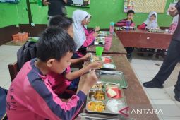 Makan bergizi gratis untuk pelajar Bengkulu ditargetkan merata pada akhir 2025