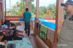 Satpol PP Mukomuko jaga aset daerah rumah adat di lokasi pasar malam