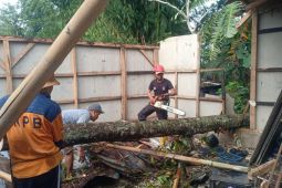 Tagana Tasikmalaya membantu penanganan 83 rumah rusak akibat bencana alam