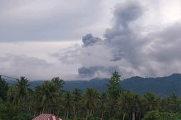 Gunung Dukono semburkan abu setinggi 1.500 meter