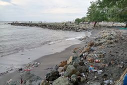 Mataram tuntas bangun tanggul sementara cegah abrasi pantai