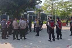 Petugas keamanan siaga sambut kedatangan Cristiano Ronaldo di Bandara Soetta