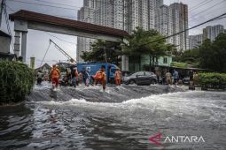 BNPB siagakan posko pemudik saat banjir rob di jalur Semarang-Demak