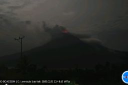 Gunung Lewotobi Laki-laki erupsi tiga kali