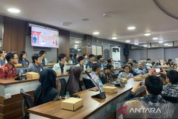 Belasan mahasiswa Jepang belajar  kehutanan dan budaya lokal di Unmul