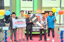 BMH serahkan ambulans, Klinik Hidayatullah siap berikan layanan