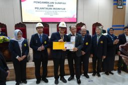 Rektor Unej terima gelar insinyur ASEAN usai melantik 56 insinyur