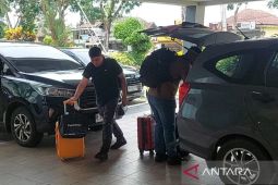 Utusan kepala daerah mengirim barang ke Akmil jelang retret