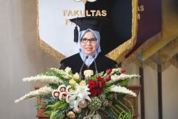 Istri Wamenkomdigi dikukuhkan jadi Guru Besar Filsafat Pendidikan di UGM