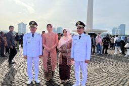 Tiba di Lapangan Monas, Edi-Bahasan berbaris menuju Istana Negara