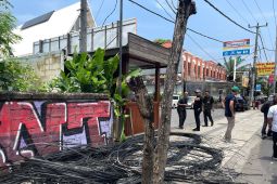 Dinas PUPR Kabupaten Badung tertibkan kabel liar di kawasan wisata