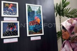 Pameran lukisan dari limbah kain perca di Depok