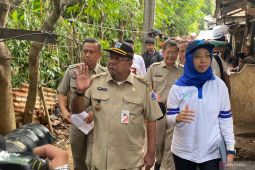 Wagub DKI Jakarta perdana pemerintahan langsung ke lokasi banjir Kali Krukut