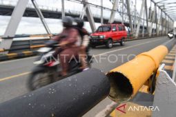 Ditubruk tongkang, Jembatan Mahakam Kaltim dipastikan masih aman dilintasi