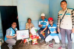 PLN UP3 Situbondo berikan sambungan listrik gratis warga miskin