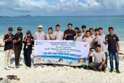 Peringati Hari Peduli Sampah Nasional, Honda Babel bersih-bersih di pantai Tanjung Tinggi