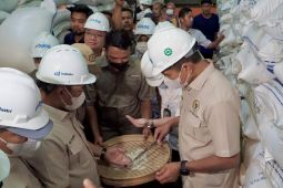 Jaga ketahanan pangan, Bulog Jatim serap hasil panen petani lokal