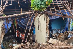 Dua orang meninggal tertimpa tembok rumah akibat longsor di Bandarlampung