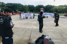 Komunitas Cikarang gelar aksi solidaritas dukung Band Sukatani