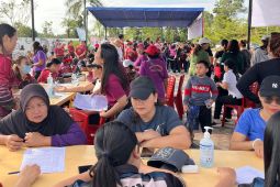 Ratusan warga Bengkayang mendapat layanan CKG pada peringatan Hari PPNI