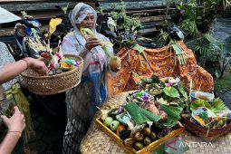 Umat Hindu Bali rayakan Hari Tumpek Landep sebagai penyucian senjata dan pikiran