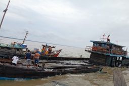 Kapal pengangkut 170 ton kelapa karam di perairan Tanjabtim Jambi